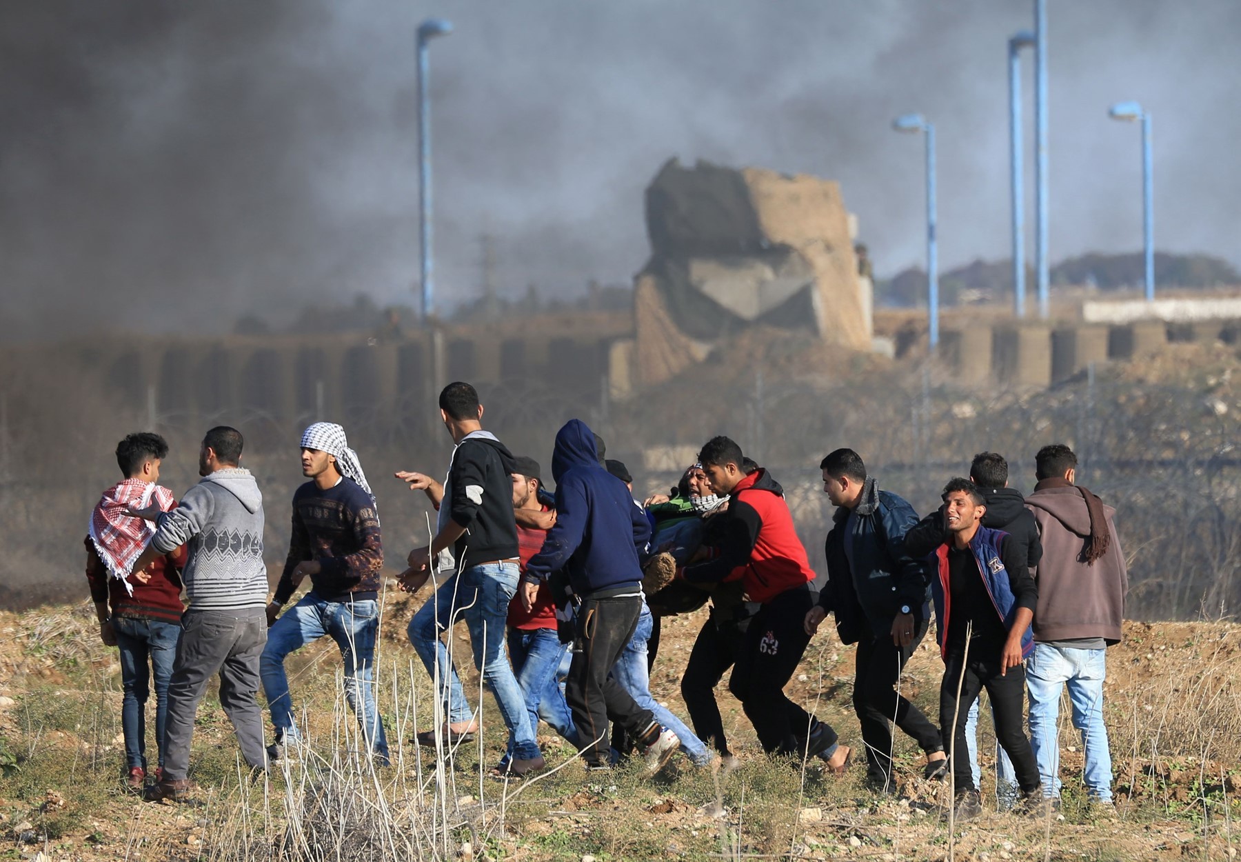   13  إصابة جراء اعتداء الاحتلال على متظاهرين وسط غزة