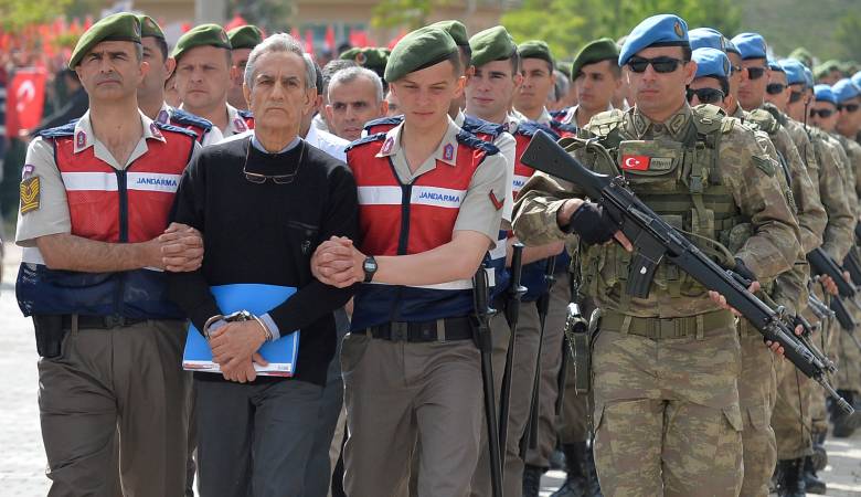 اعتقال العشرات من الجيش التركي بينهم ضباط كبار
