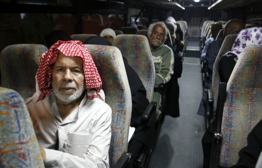 24 من أهالي أسرى غزة يزورون أبناءهم بـ"رامون"