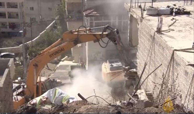 الاحتلال يشرع بهدم بناية سكنية وأساسات منزل شرقي القدس
