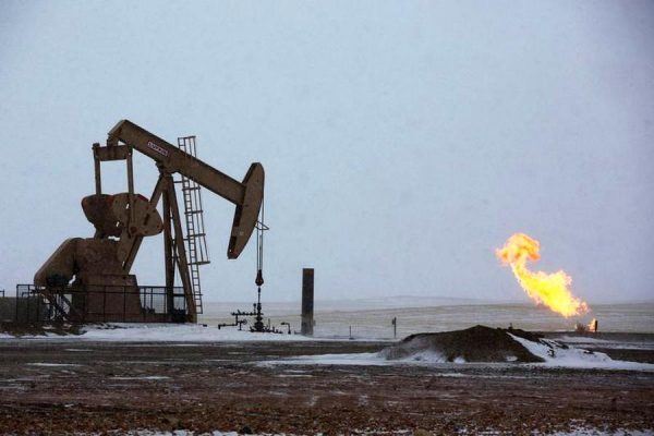 السعودية: سنخفض صادراتنا من النفط