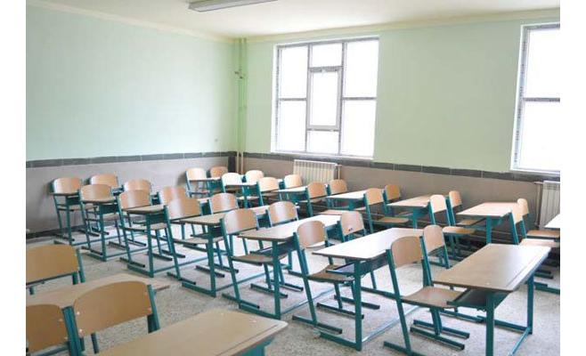 إغلاق بوابات المدرسة على ٩ طالبات في المزار الجنوبي
