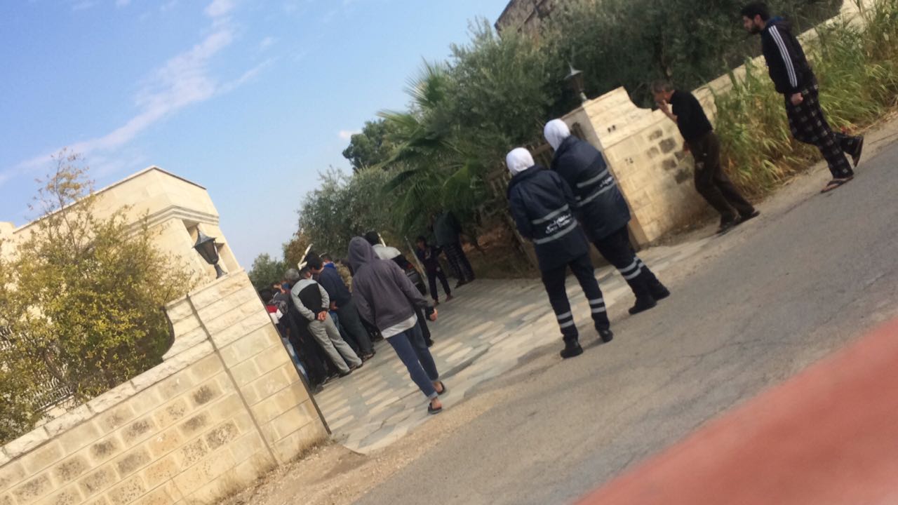 أنباء عن سقوط مقذوف في ساحة منزل في بلدة الرفيد بلواء بني كنانة - صور