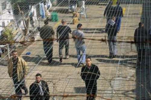 هيئة الأسرى الفلسطينيين: إدارة معتقل "عوفر" تُمعن في إهمال الأسرى طبيا 