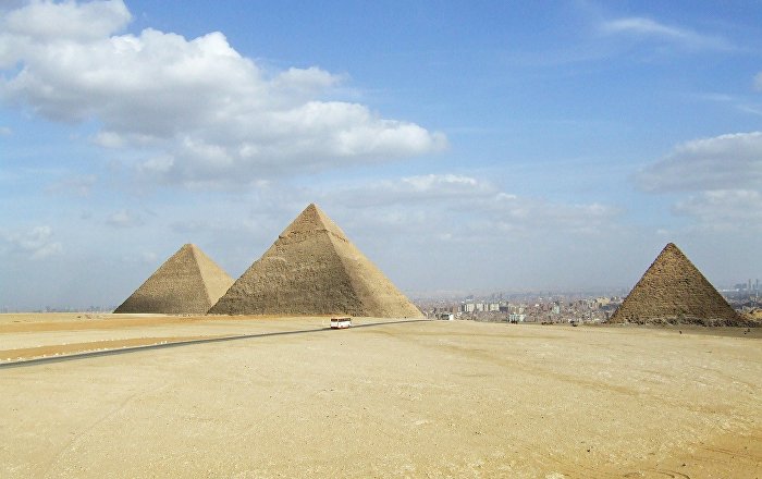 مصر تكشف حقيقة بيع منطقة الأهرامات لإحدى الدول العربية