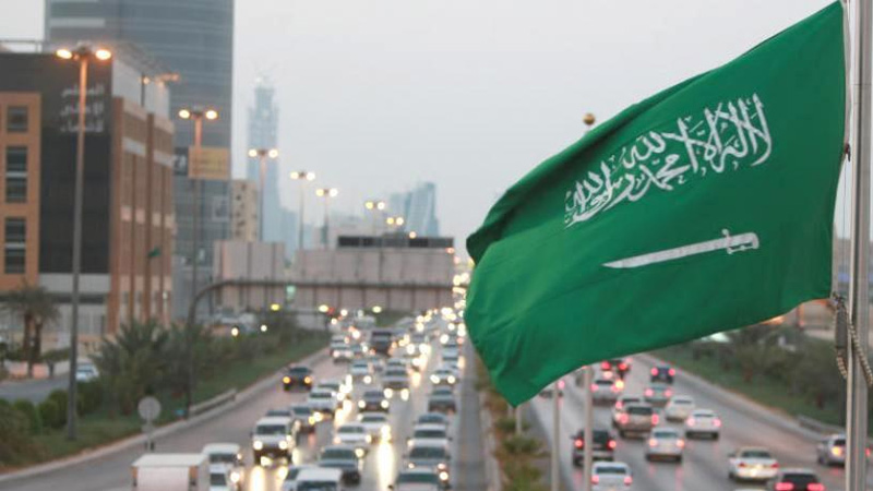 السعودية.. منع الوافدين من العمل في 41 مهنة في المدينة المنورة