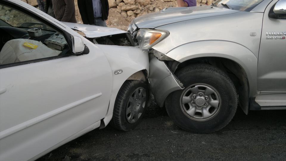 إصابة (3) أشخاص اثر حادث تصادم  في محافظة العاصمة