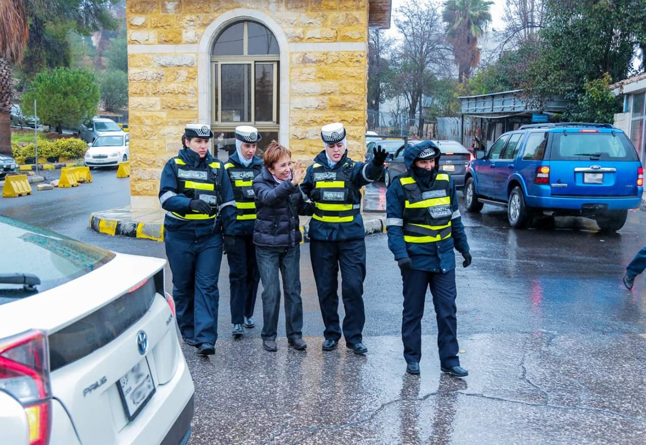 الاميرة بسمة تلتقي الشرطة النسائية في الميدان.. مصور