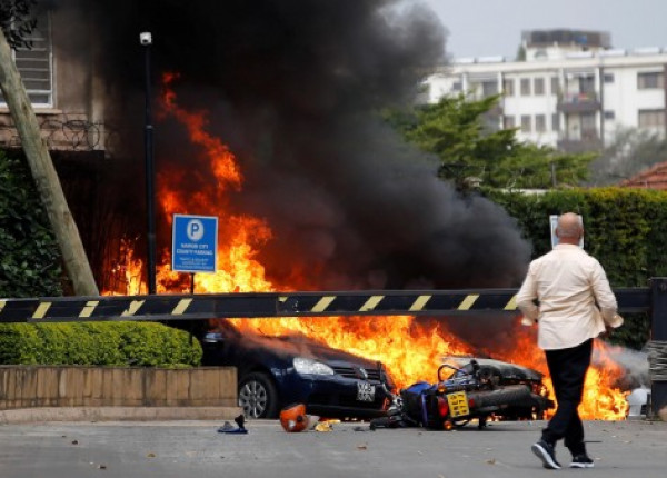 انفجار ضخم وإطلاق نار وسط نيروبي.. و"الشباب" الصومالية تتبنى