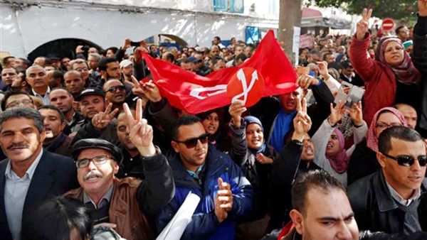إضراب عام في تونس احتجاجا على رفض الحكومة زيادة الأجور