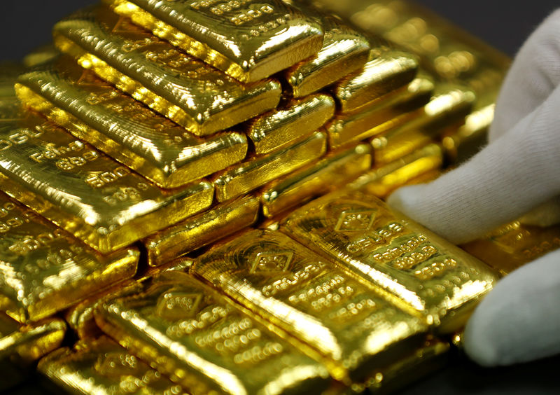 الذهب يهبط مع زيادة الإقبال على المخاطرة والبلاديوم يتماسك فوق مستوى 1400 دولار