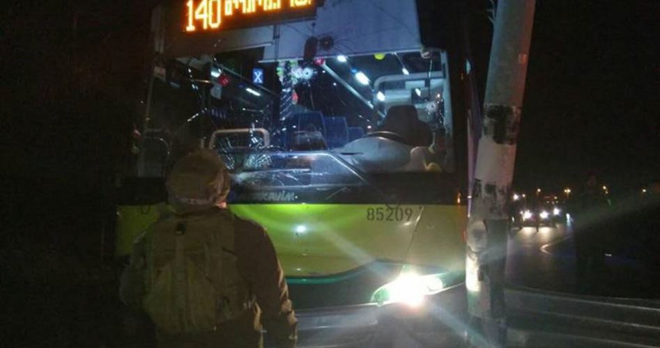 تضرّر حافلة صهيونية بعد رشقها بالحجارة شرقي القدس
