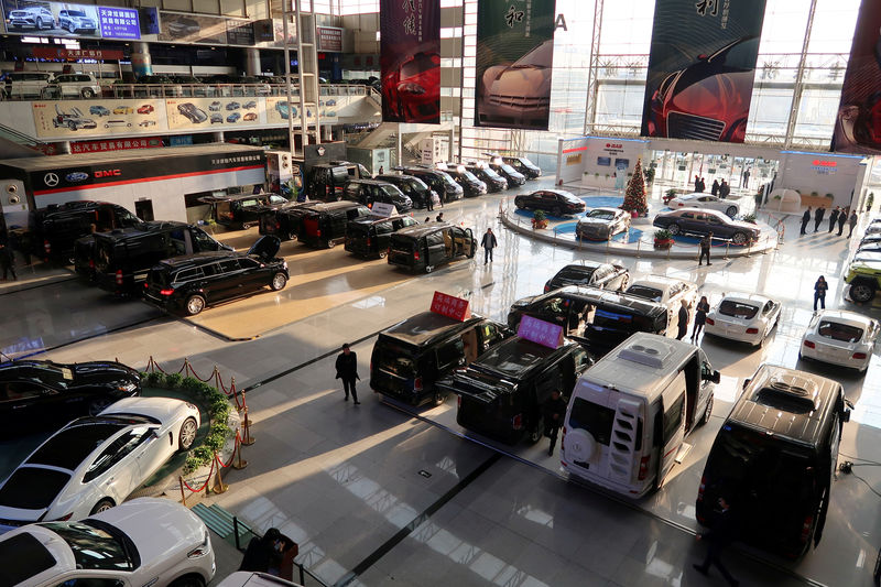 مبيعات السيارات في الصين تنزل 15.8% للشهر السابع على التوالي