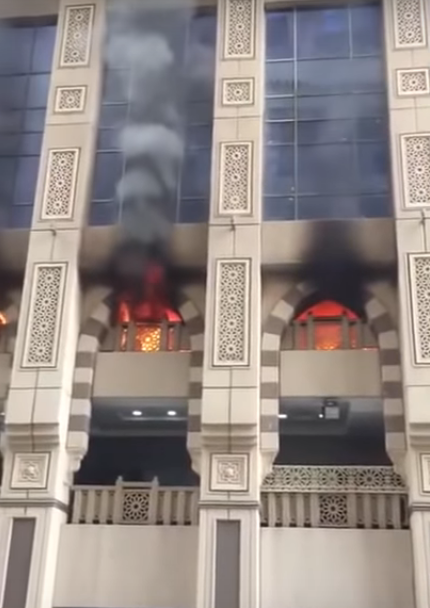 حريق ضخم في أبراج مكة.. فيديو   