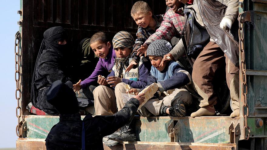 متحدث: آلاف المدنيين لا يزالون في آخر جيب داعش بشرق سوريا