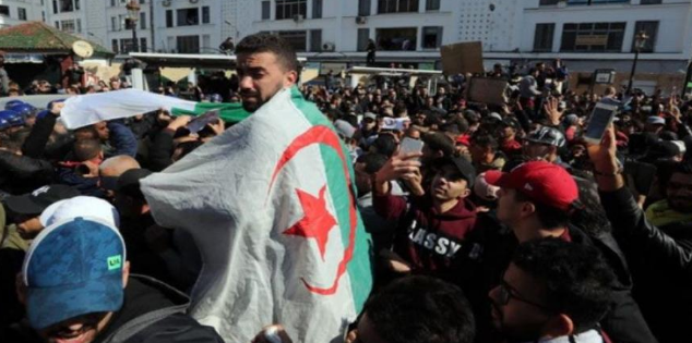 الجزائر.. الأمن يستبق تظاهرات "جمعة الفصل" بإجراءات مشددة