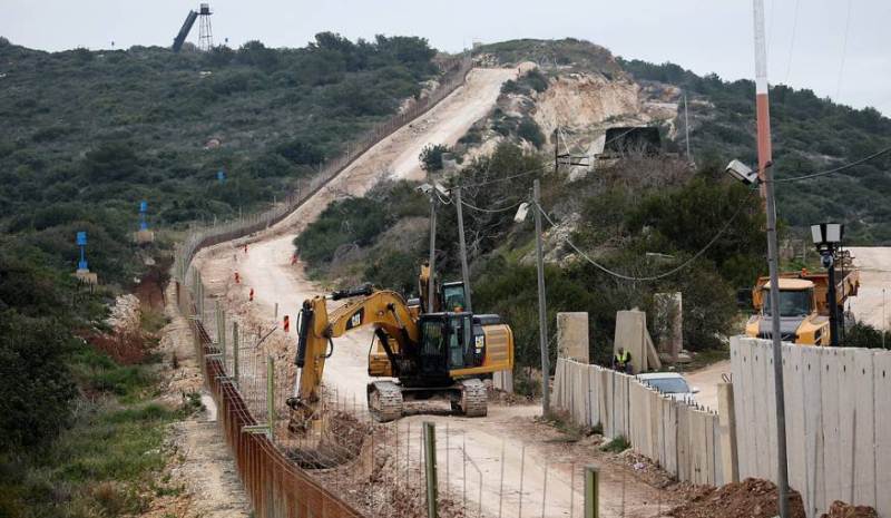 لبنان يحتج على تثبيت "اسرائيل" بوابات حديدية على الجدار الفاصل