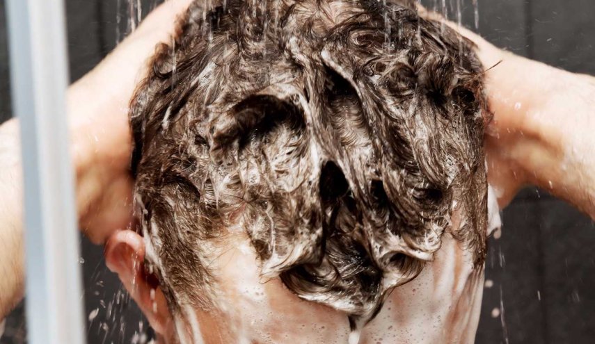 كم مرة يجب أن تغسل شعرك؟ خبير متخصص يجيب