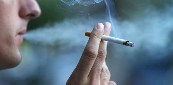 دراسة تتوصل لـ"حل غريب" قد يساعد على الإقلاع عن التدخين