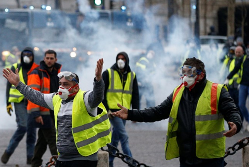 الداخلية الفرنسية: نحو 28 ألف شخص شاركوا في احتجاجات السترات الصفراء السبت