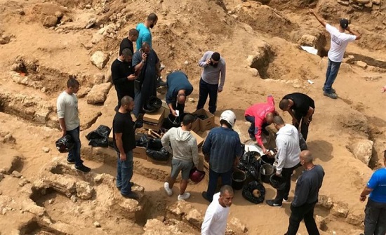بلدية الاحتلال الصهيوني تنبش مقبرة إسلامية في يافا للبناء فوقها