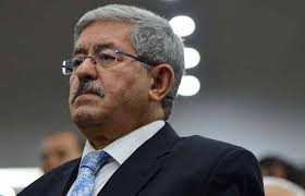 محكمة جزائرية تستدعي رئيس الوزراء السابق