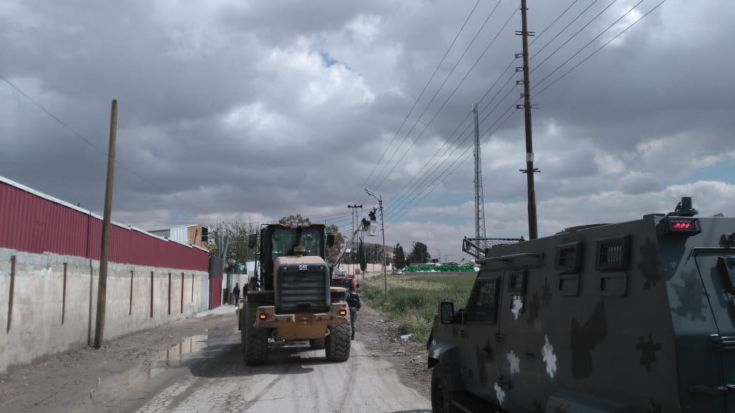حملة لإزالة الأبنية المعتدية على الشارع الرئيسي في منطقة وادي العش.. مصور