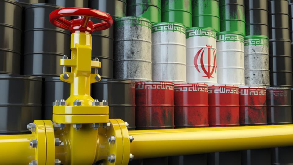 بلومبرغ: دولتان خليجيتان ستعوضان النفط الإيراني في الأسواق