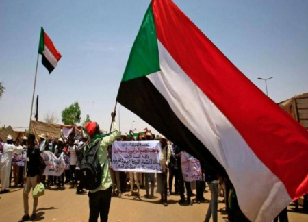 السودان.. المجلس العسكري وقوى التغيير يتفقان على تشكيل هياكل الحكم الثلاثة و3 سنوات انتقالية