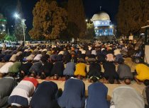 110 آلاف مُصل يؤدون "العشاء" و"التراويح" في رحاب "الأقصى"