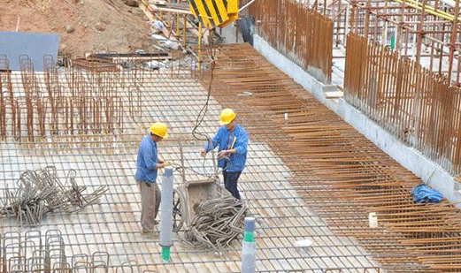 "الإفتاء" توضح حكم إفطار أصحاب المهن الشاقة