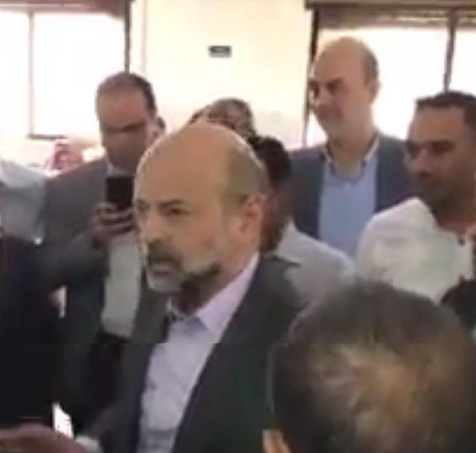 الرزاز لموظفي مديرية أراضي غرب عمّان: لقد أعذر من أنذر.. فيديو