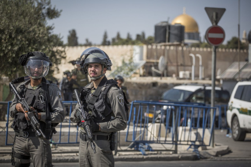 الاحتلال الصهيوني يبعد حارسين عن المسجد الأقصى لمدة 15 يوما
