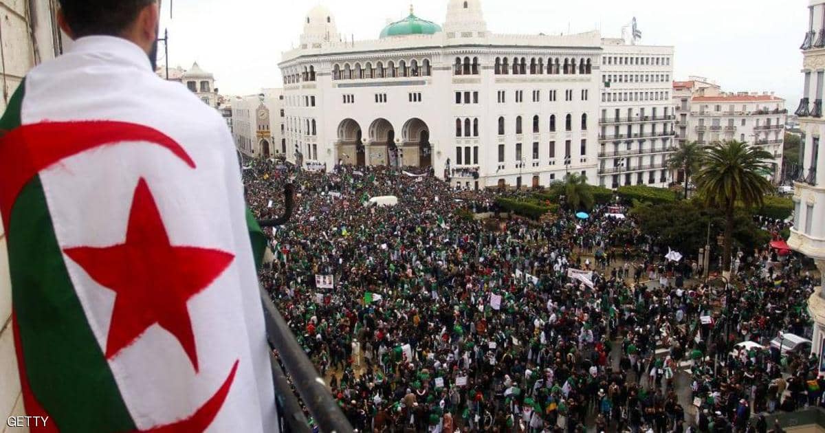انتخابات الجزائر.. جدل وتباين في الرؤى بشأن الموعد والآليات