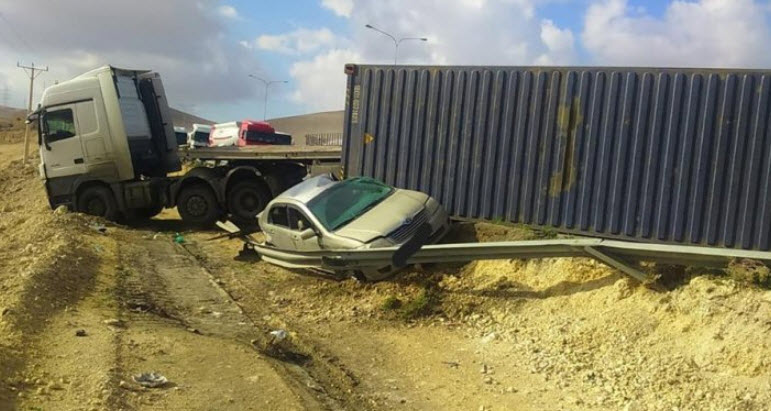 4  إصابات بحادث تصادم على الطريق الصحراوي