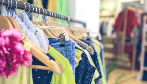 تجار الألبسة: أسعار ملابس العيد أقل بـ 15%