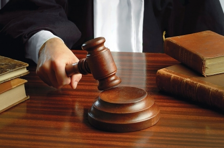 المحكمة تفسخ قرار الحجز على مركبة رئيس بلدية الزرقاء