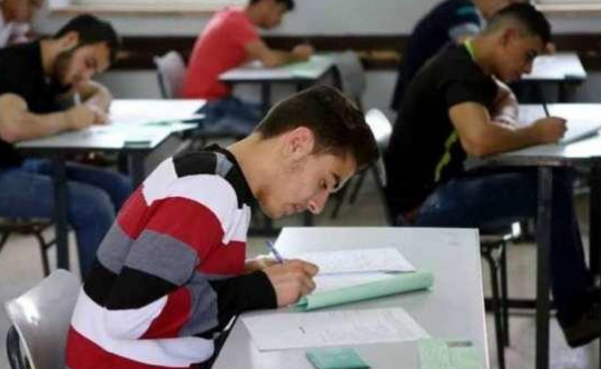 طلبة التوجيهي يواصلون التقدم لامتحانهم غدا