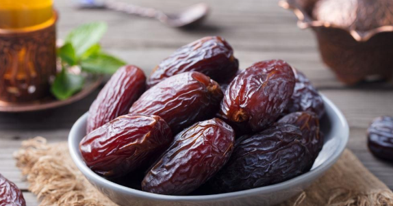 10 أغذية تنصرك على "إدمان السكر"