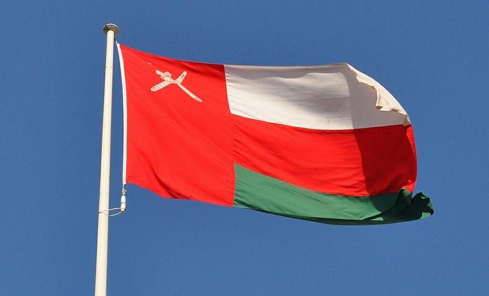 عمان ترسل سفينتين وطائرة استطلاع للمساعدة في عمليات الإنقاذ بعد حادثة الناقلتين