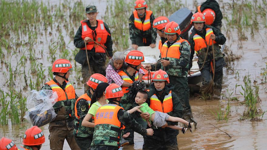 الصين تعلن مقتل العشرات وإجلاء الآلاف جراء الفيضانات جنوب ووسط البلاد