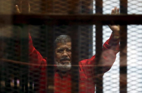 عام على كرسي الحكم أدخل محمد مرسي التاريخ