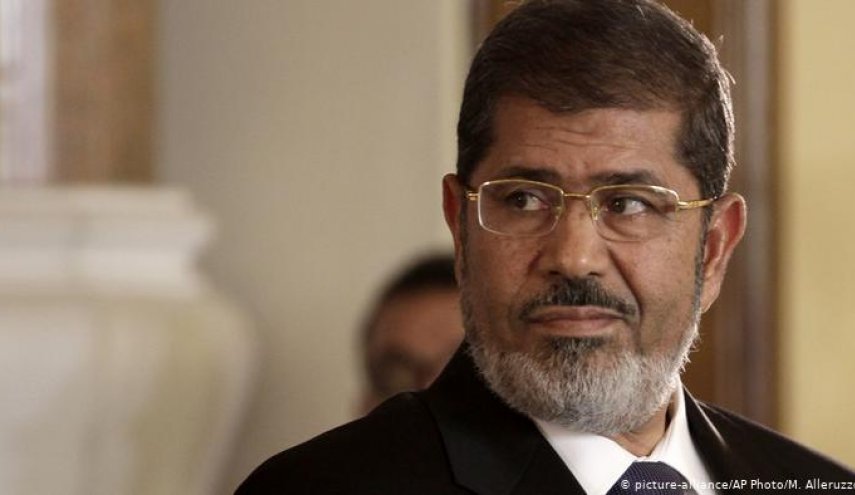 مصر.. المحكمة تؤجل النظر في سحب الأوسمة والنياشين من مرسي