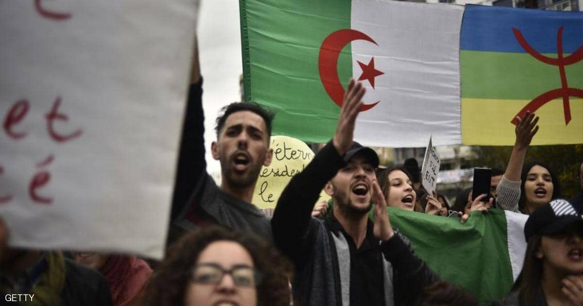 إيقاف متظاهرين جزائريين بسبب رايات "غير وطنية"