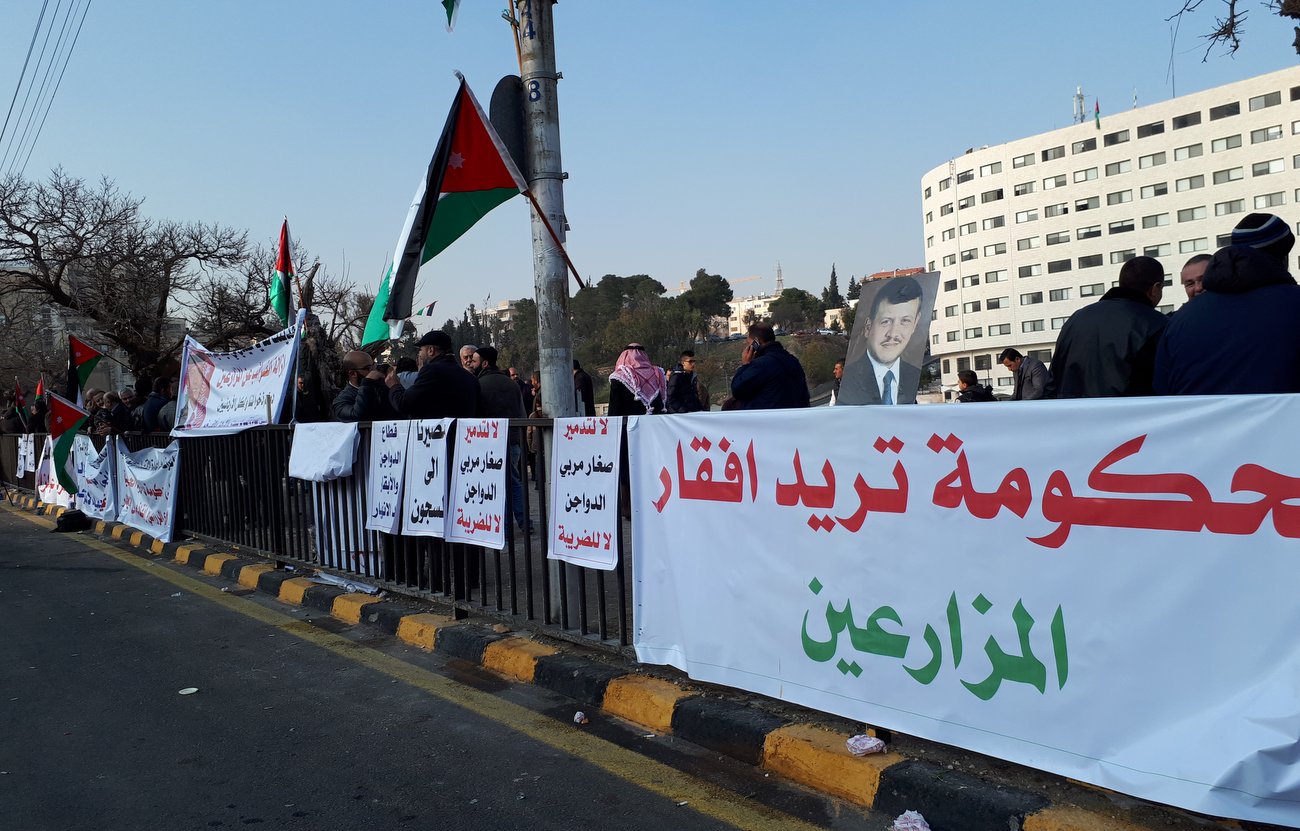اتفاق نيابي حكومي ينهي اعتصام المزارعين