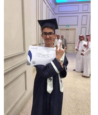 فلسطيني في المركز الأول في التوجيهي السعودي ويحصل على علامة 100%  
