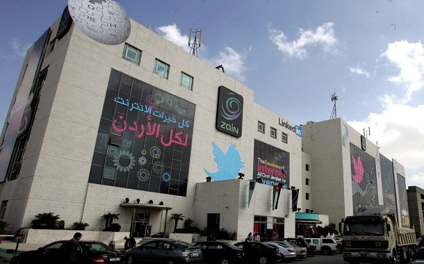 زين تواصل دعمها للمصابين العسكريين وتقدم أجهزة مساعدة للمكفوفين