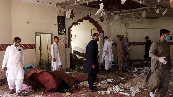 مقتل شقيق زعيم طالبان الأفغانية و3 آخرين في انفجار مسجد في باكستان
