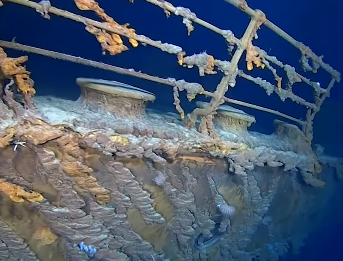 مشهد مذهل لسفينة "تيتانيك" .. من أعماق المحيط - فيديو