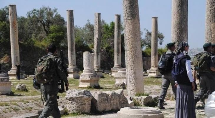 الاحتلال يقتحم سبسطية ويهدد بإزالة مواد أولية تستخدم في مشروع سياحي